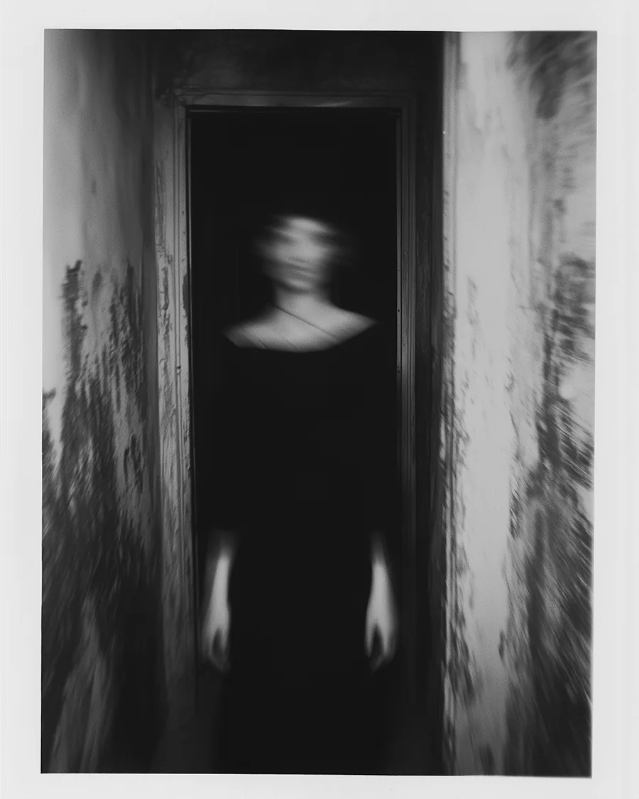 Black and white image: Lisa.