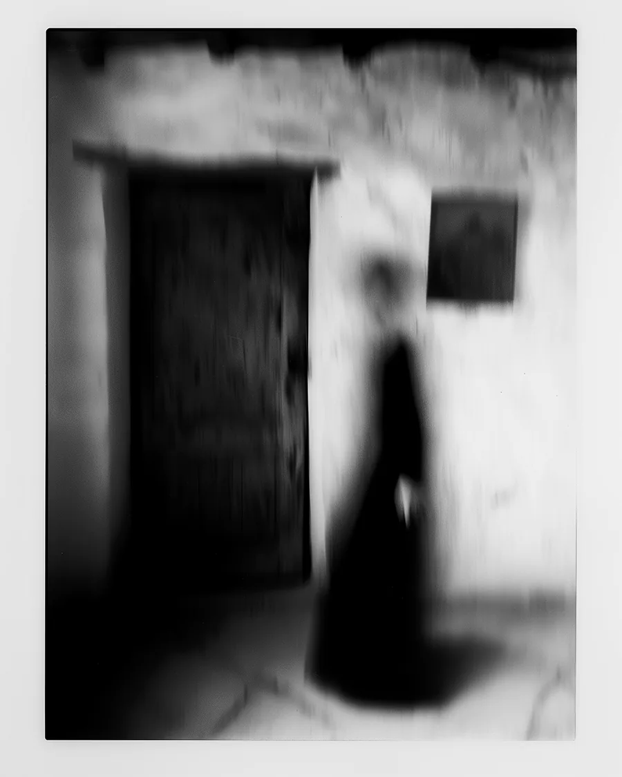 Black and white image: Shadow - Still.