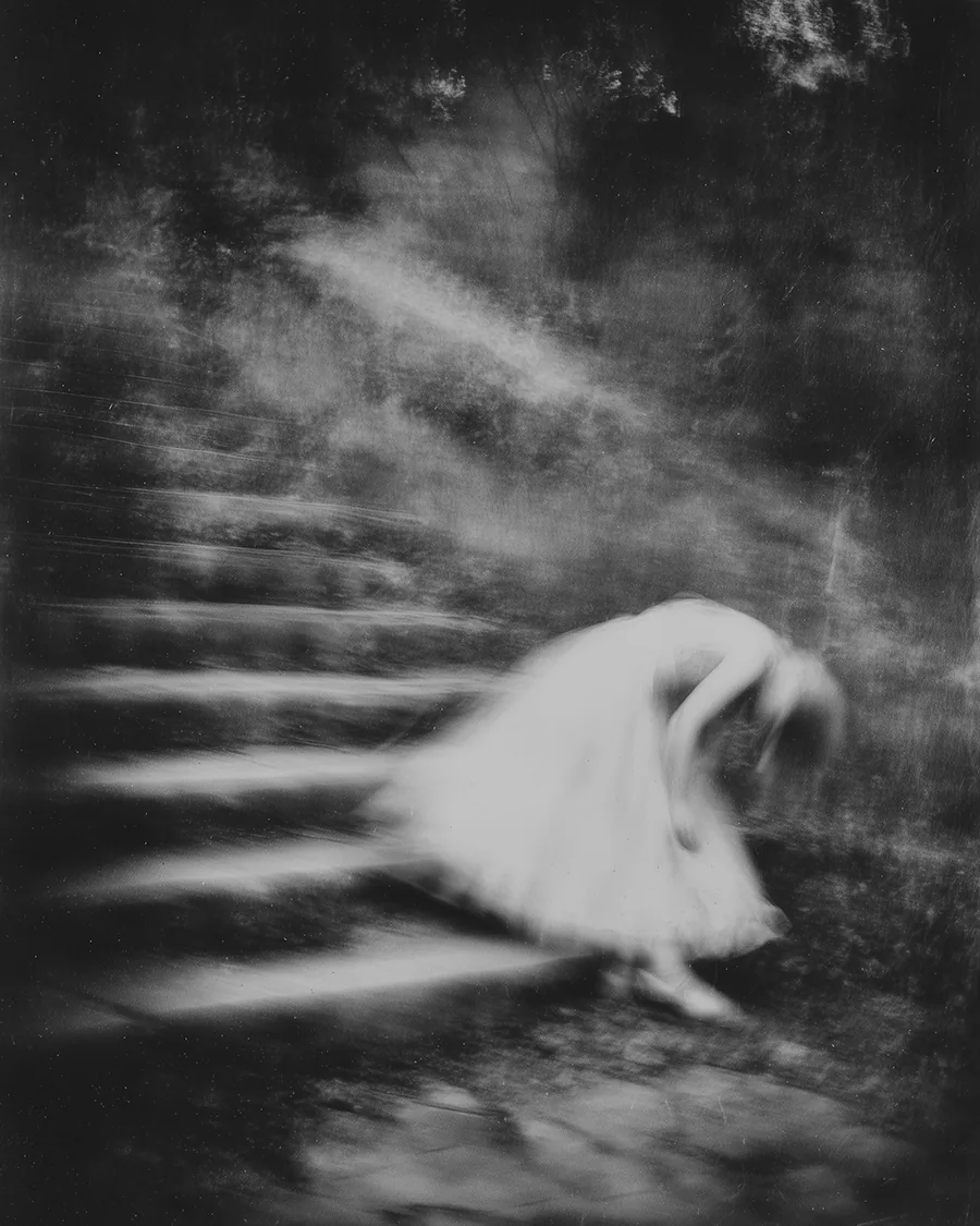 Black and white image: The Bend In Her Wake.